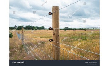 ¿Cómo instalar postes de madera para cercados?